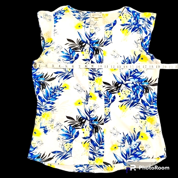 Tahari Blouse Sleeveless White and Blue Size Small - Picture 2 of 5